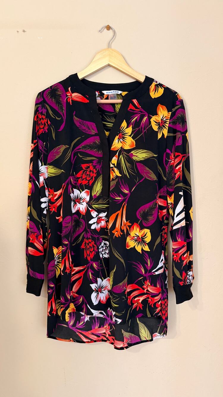 Nygard Top Size Medium
